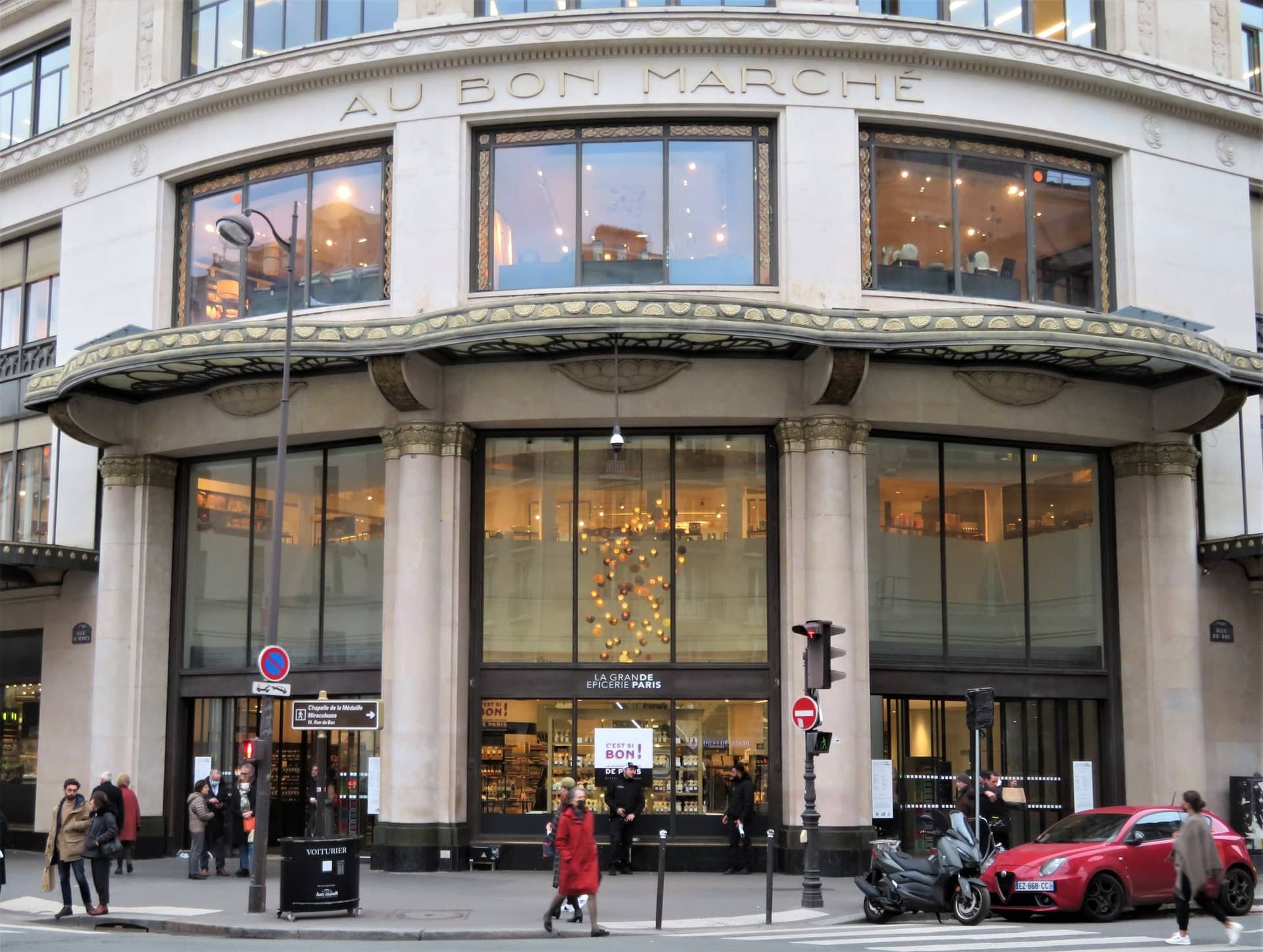Le Food Market's Christmas banquet takes over rue du Bac with La Grande Épicerie, Rue du Bac · devant La Grande Épicerie de Paris (photo 2)