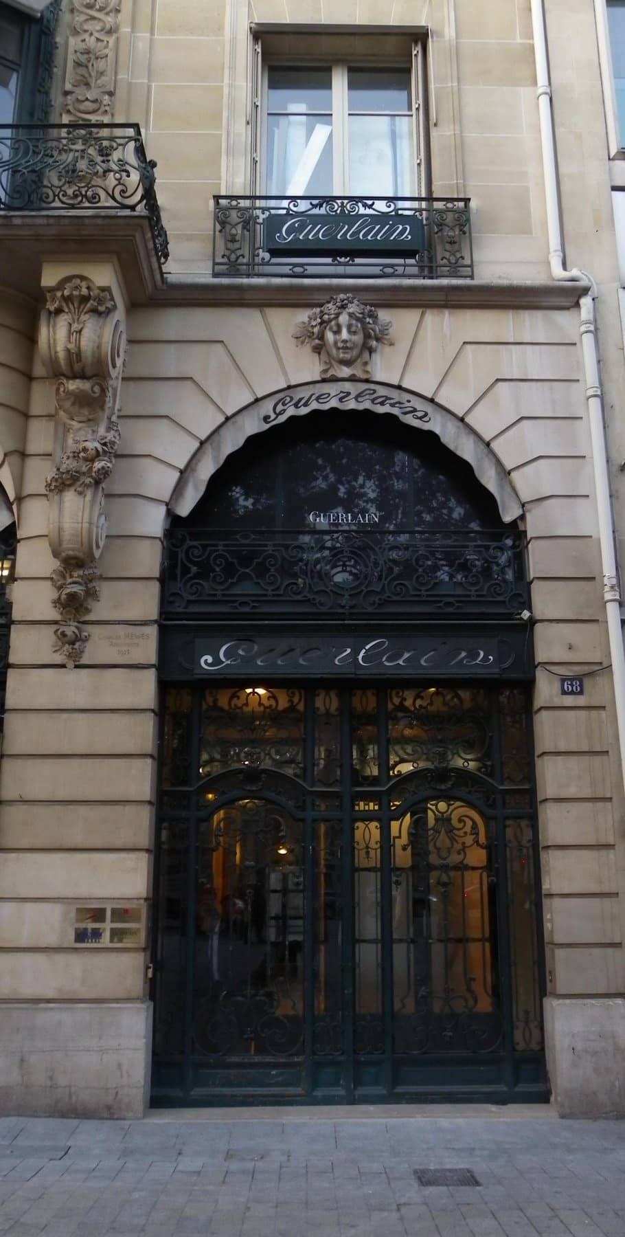 Guerlain x Maurice Sfez Café: L'Heure Bleue to drink on the Champs-Élysées, Guerlain · 68 Champs-Élysées (photo 3)