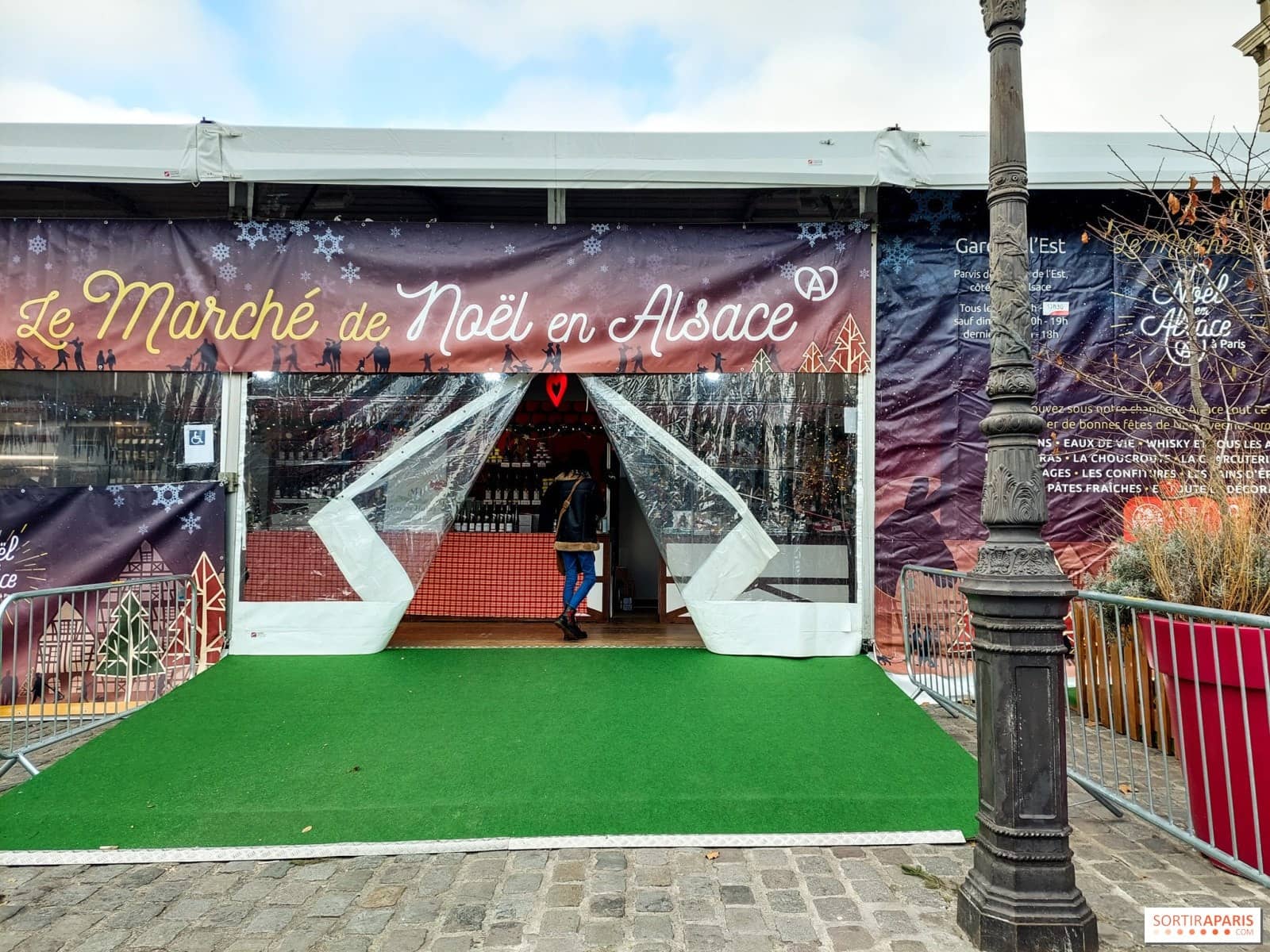 The Alsatian Christmas market is back outside Gare de l'Est, Parvis de la gare de l'Est (photo 2)