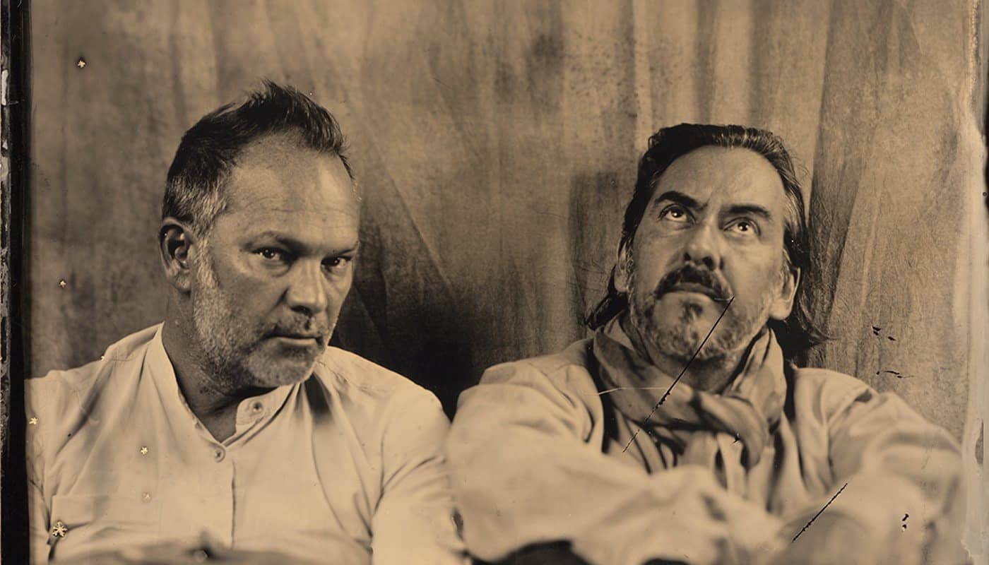 Dhani Harrison et Nigel Godrich, du groupe Dragonflies, en portrait sépia