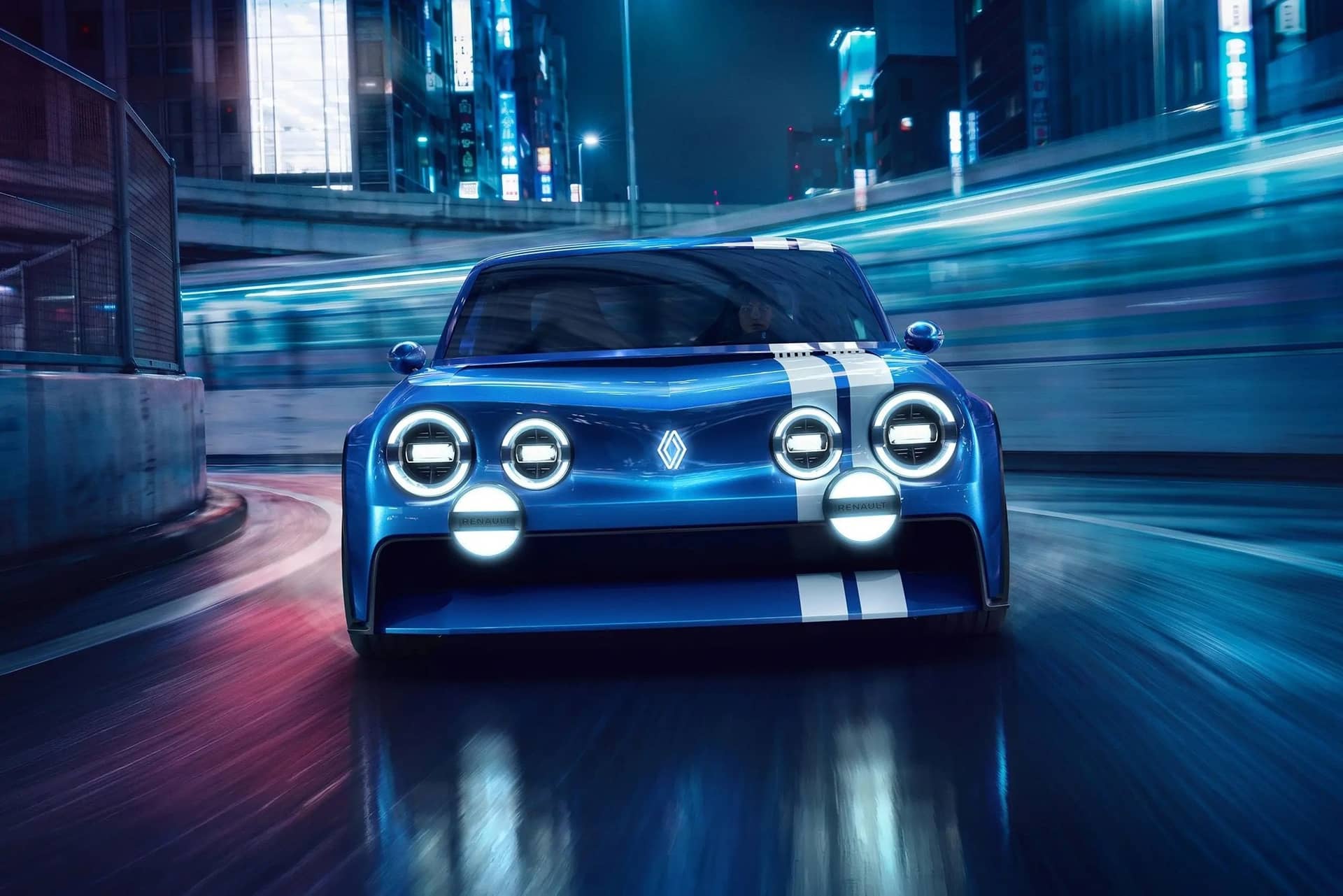 Image officielle du concept Renault 8 Gordini, bleu à double bande blanche, vu de face dans une rue la nuit